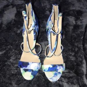 Women’s strap heels with zipper